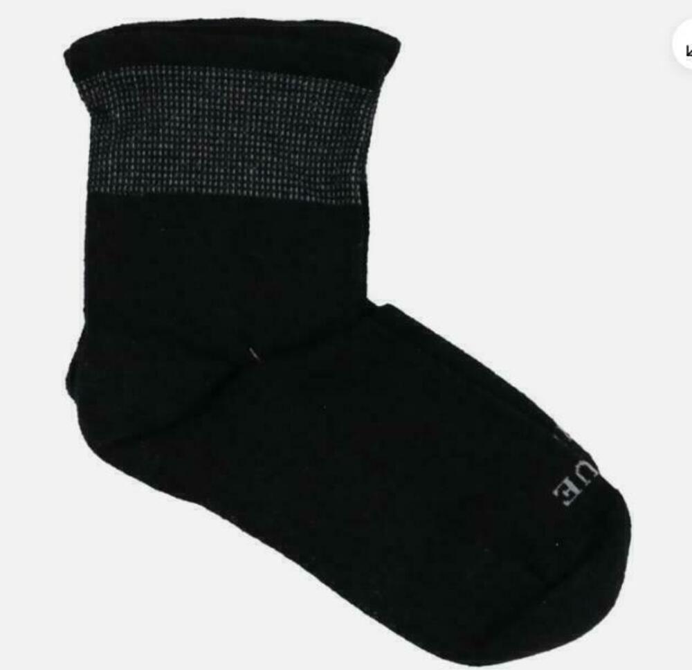 HUE Women's Sporty Shortie Sneaker Socks, Black, One-Size